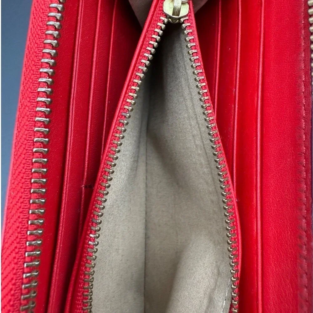 Red Pebble Genuine‎ Leather Wallet Tahari Brass Colored Zipper And Charm